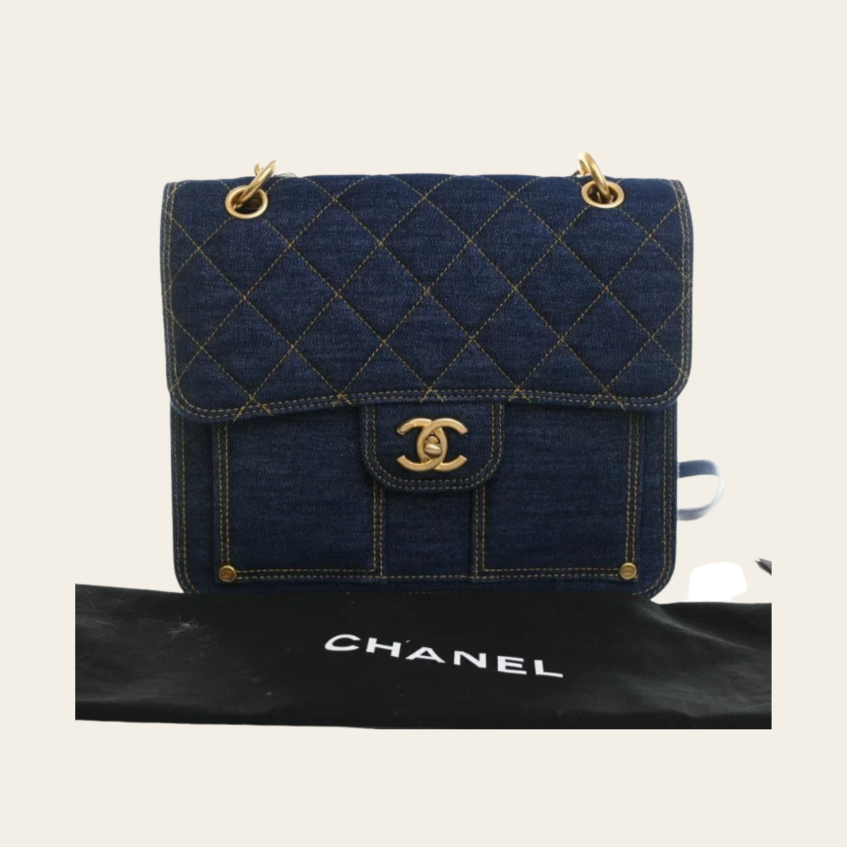 CHANEL — Sac à dos Double You en denim matelassé bleu