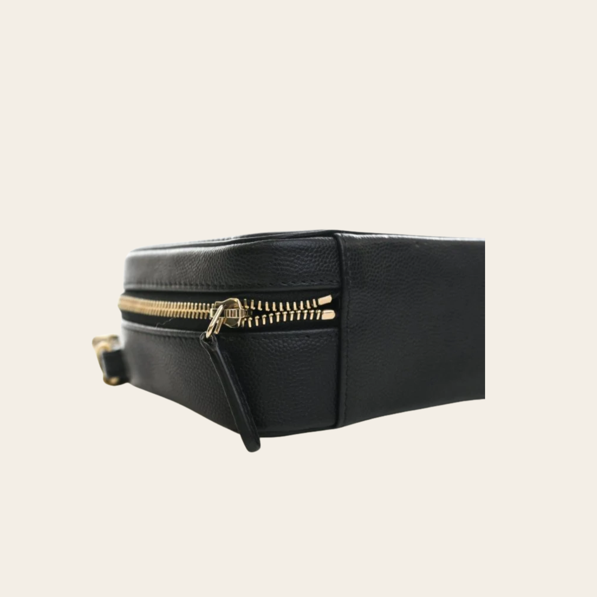 CHANEL — Mini sac bandoulière Filigree en cuir caviar noir