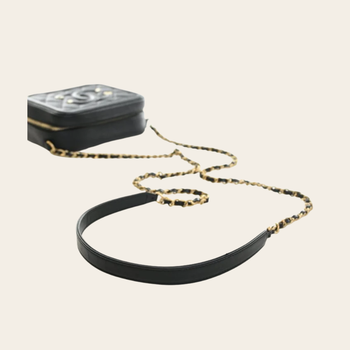 CHANEL — Mini sac bandoulière Filigree en cuir caviar noir