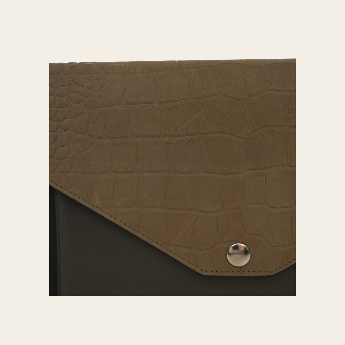 CELINE — Grand portefeuille Pocket Envelope sur chaîne en cuir multicolore
