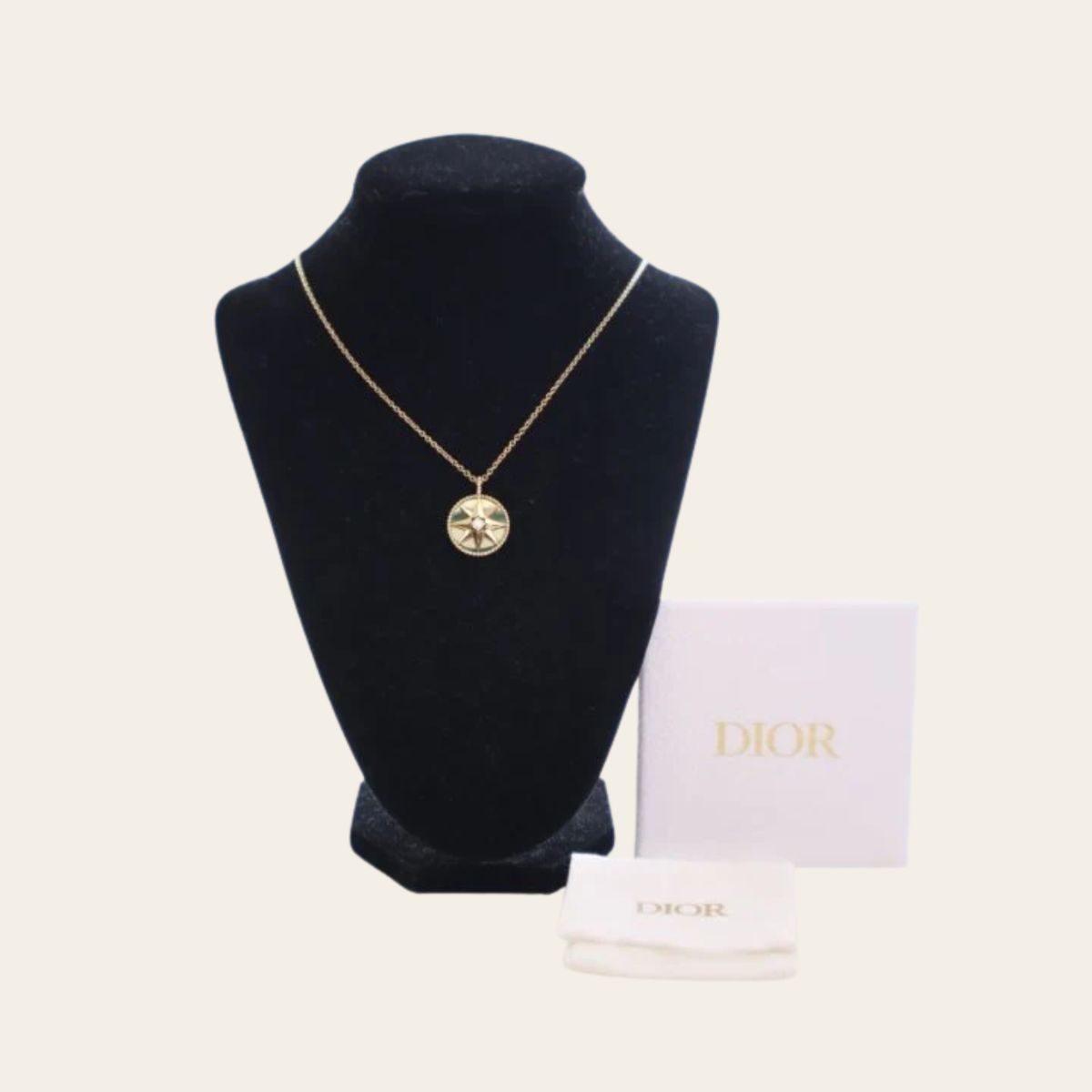 CHRISTIAN DIOR — Collier médaillon Medium Rose des Vents en or jaune, malachite et diamant
