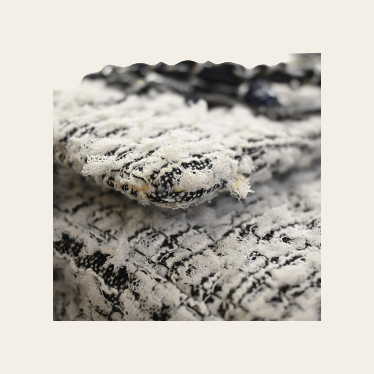 CHANEL — Sac 2.55 Reissue 224 « Garden Party » en tweed blanc
