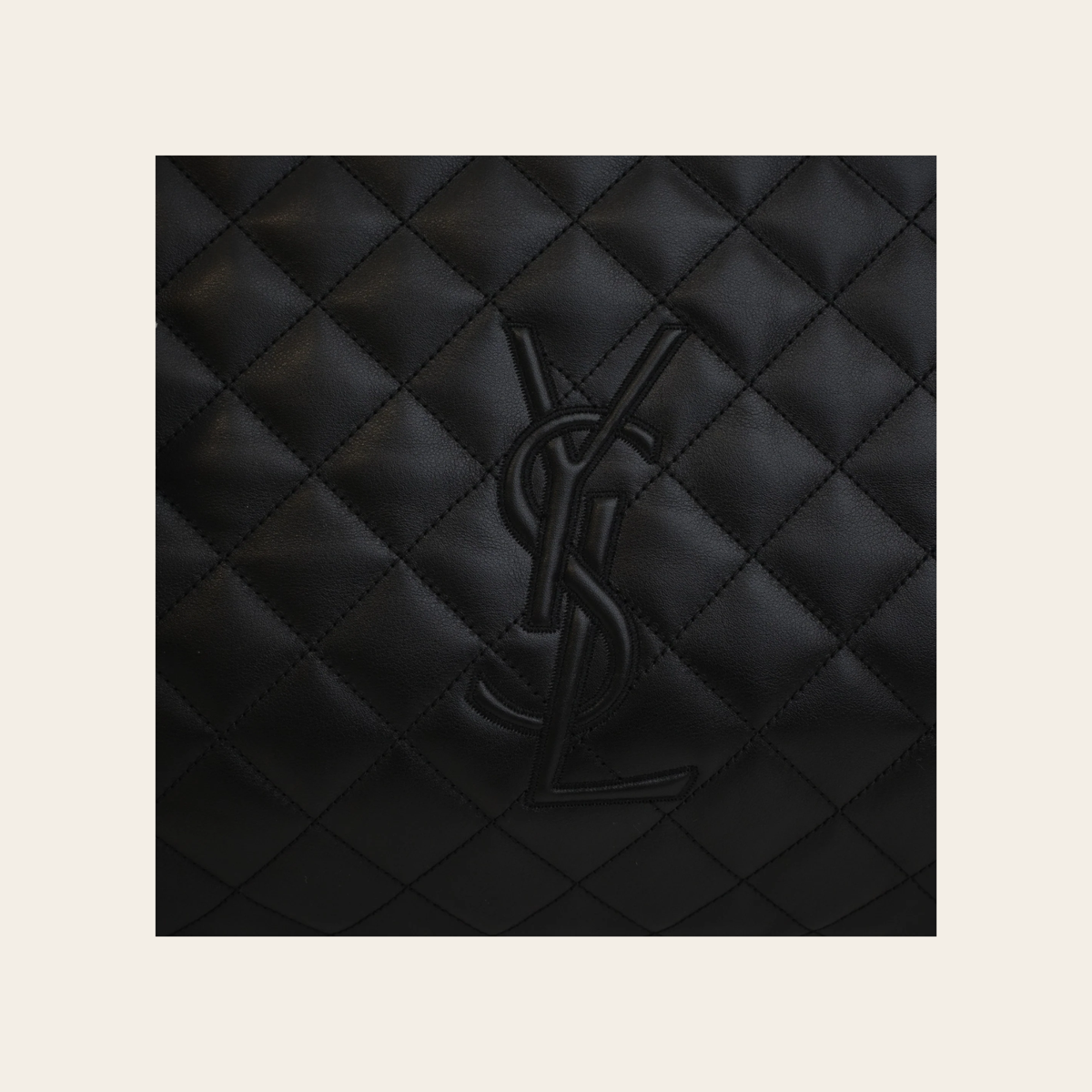 SAINT LAURENT — Sac de voyage ES Giant en cuir de veau matelassé noir