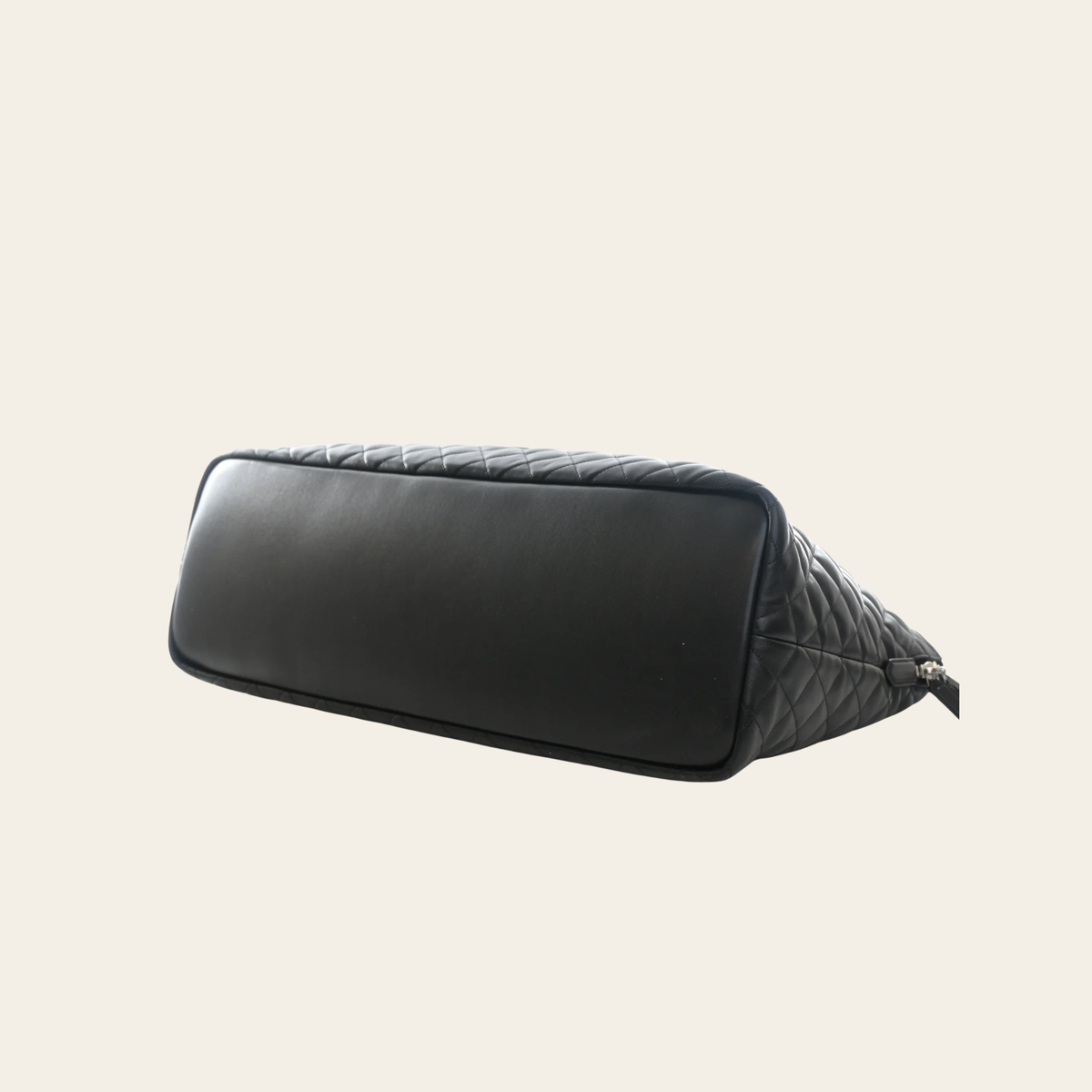 SAINT LAURENT — Sac de voyage ES Giant en cuir de veau matelassé noir