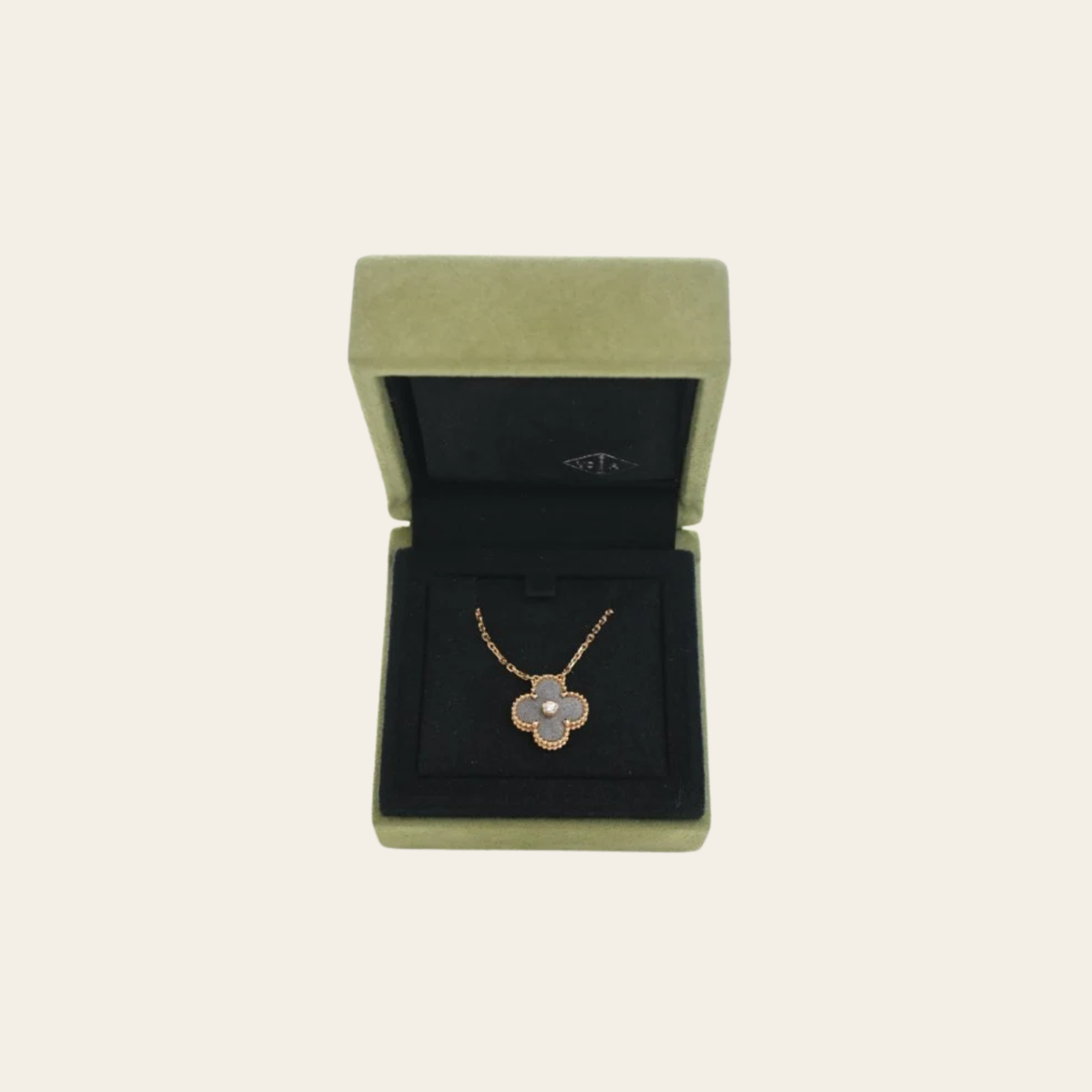 VAN CLEEF & ARPELS — Collier Vintage Alhambra Édition Holiday 2023 en obsidienne argentée