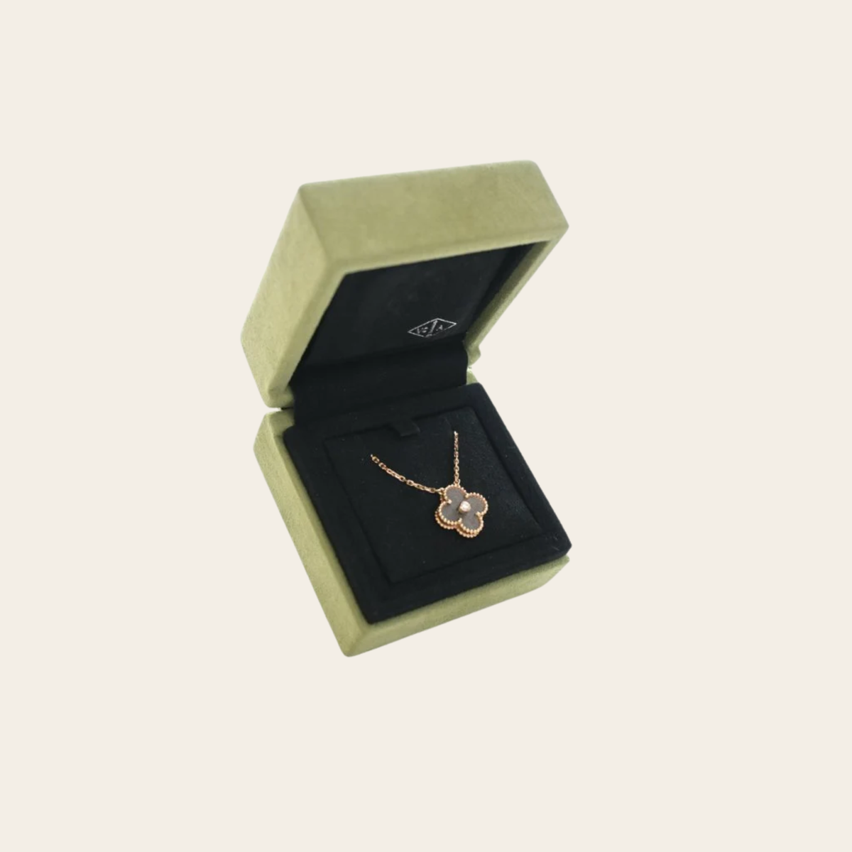 VAN CLEEF & ARPELS — Collier Vintage Alhambra Édition Holiday 2023 en obsidienne argentée