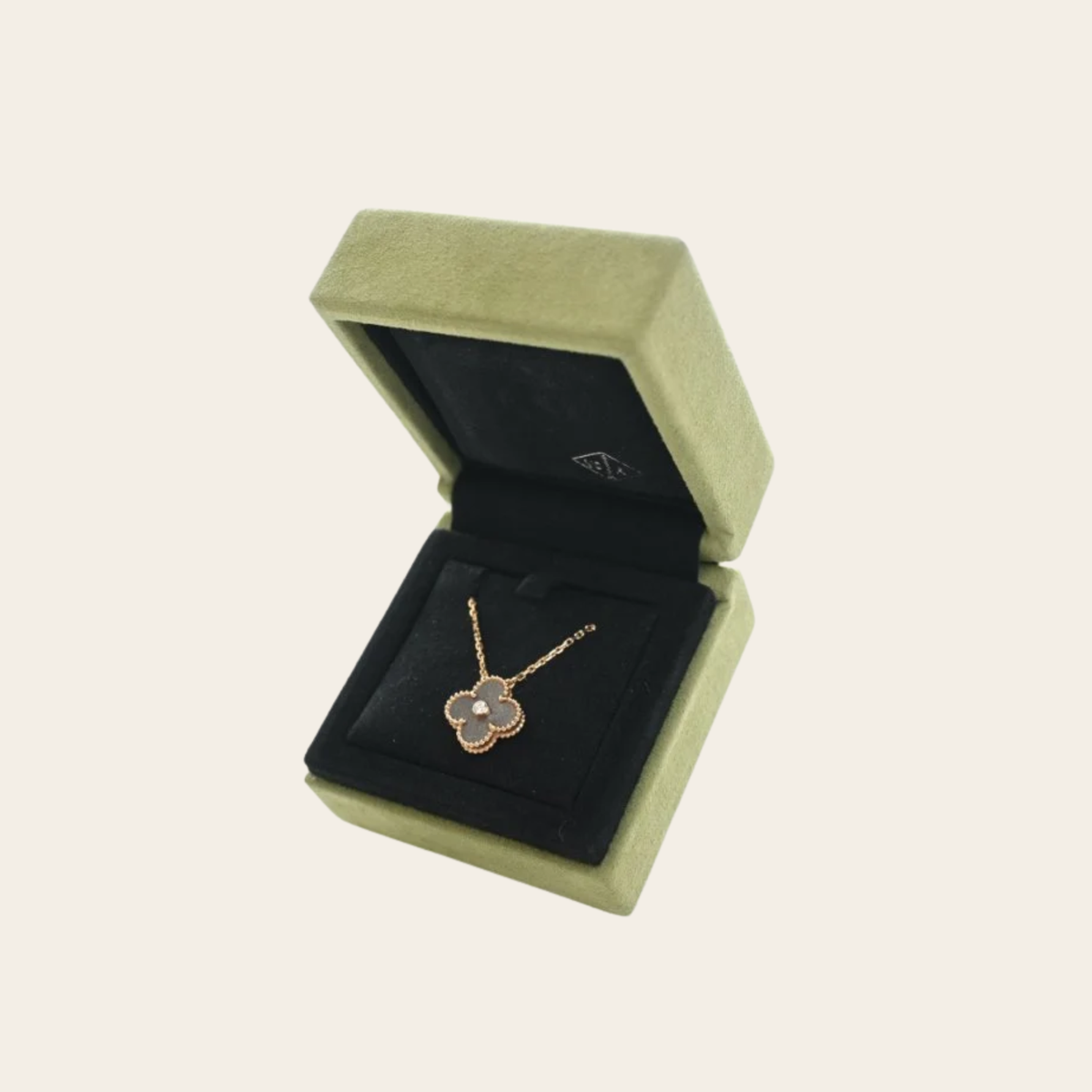 VAN CLEEF & ARPELS — Collier Vintage Alhambra Édition Holiday 2023 en obsidienne argentée