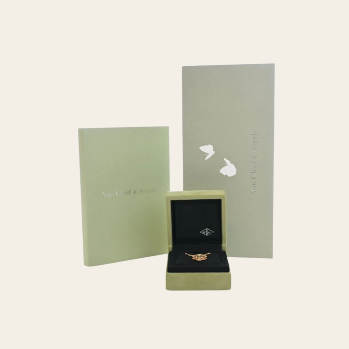 VAN CLEEF & ARPELS — Collier Vintage Alhambra Édition Holiday 2023 en obsidienne argentée