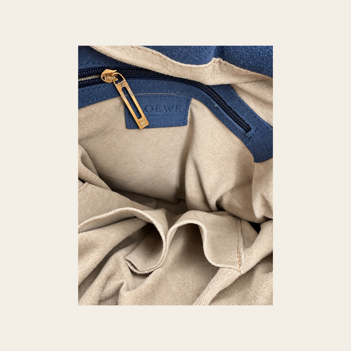 LOEWE — Sac Flamenco Knot en daim bleu, Taille Medium