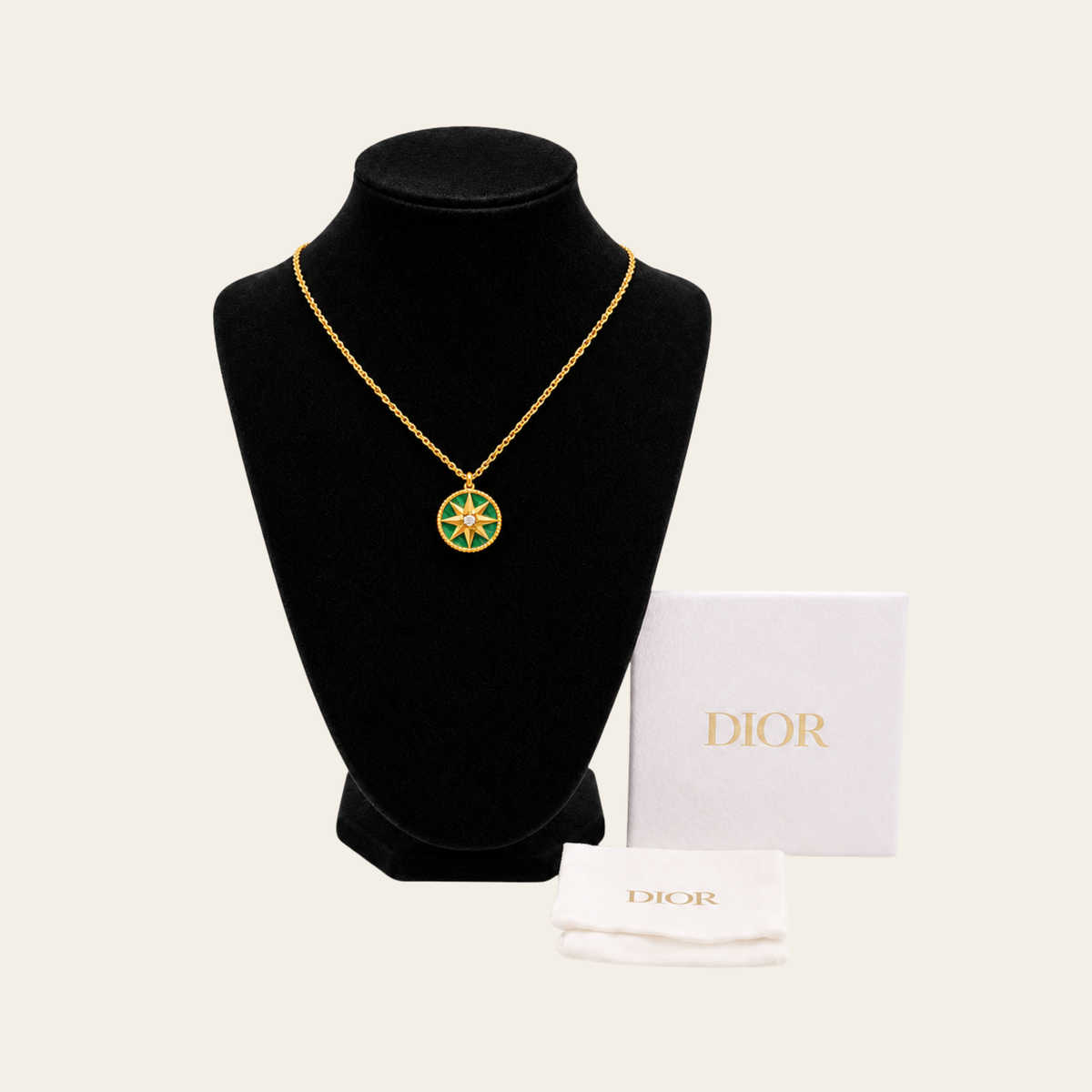 CHRISTIAN DIOR — Collier médaillon Medium Rose des Vents en or jaune, malachite et diamant