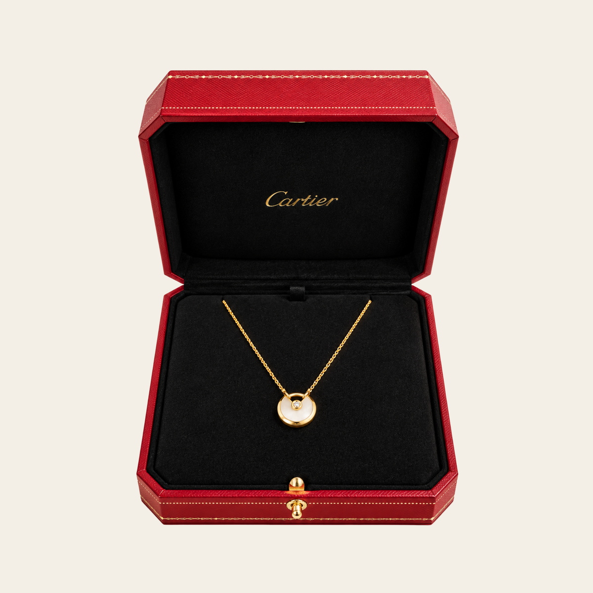 CARTIER — Collier Amulette de Cartier XS en nacre et diamant
