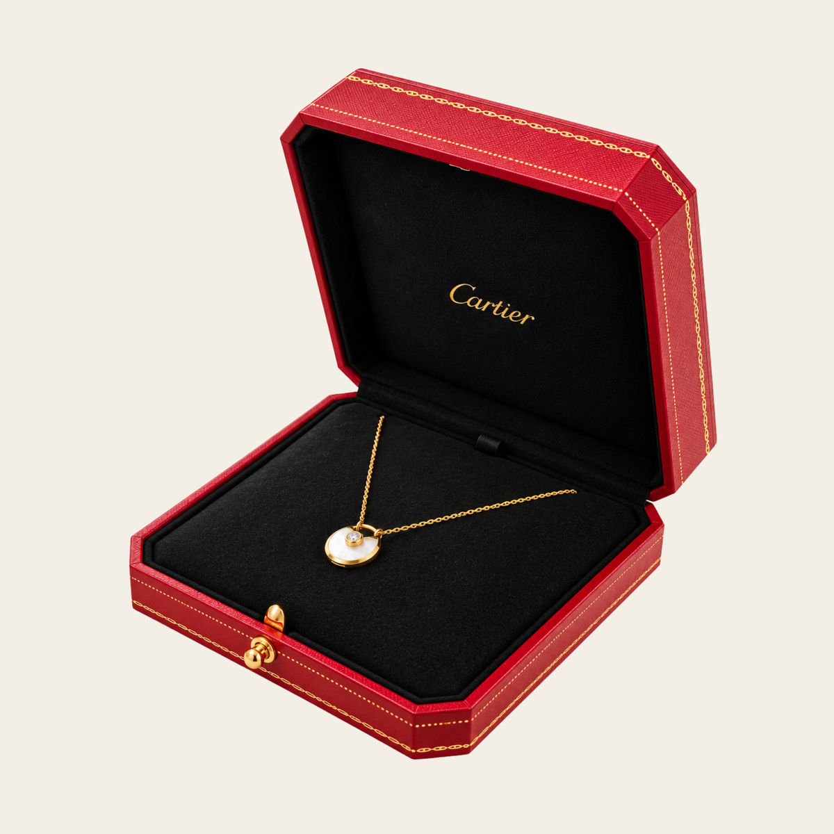 CARTIER — Collier Amulette de Cartier XS en nacre et diamant