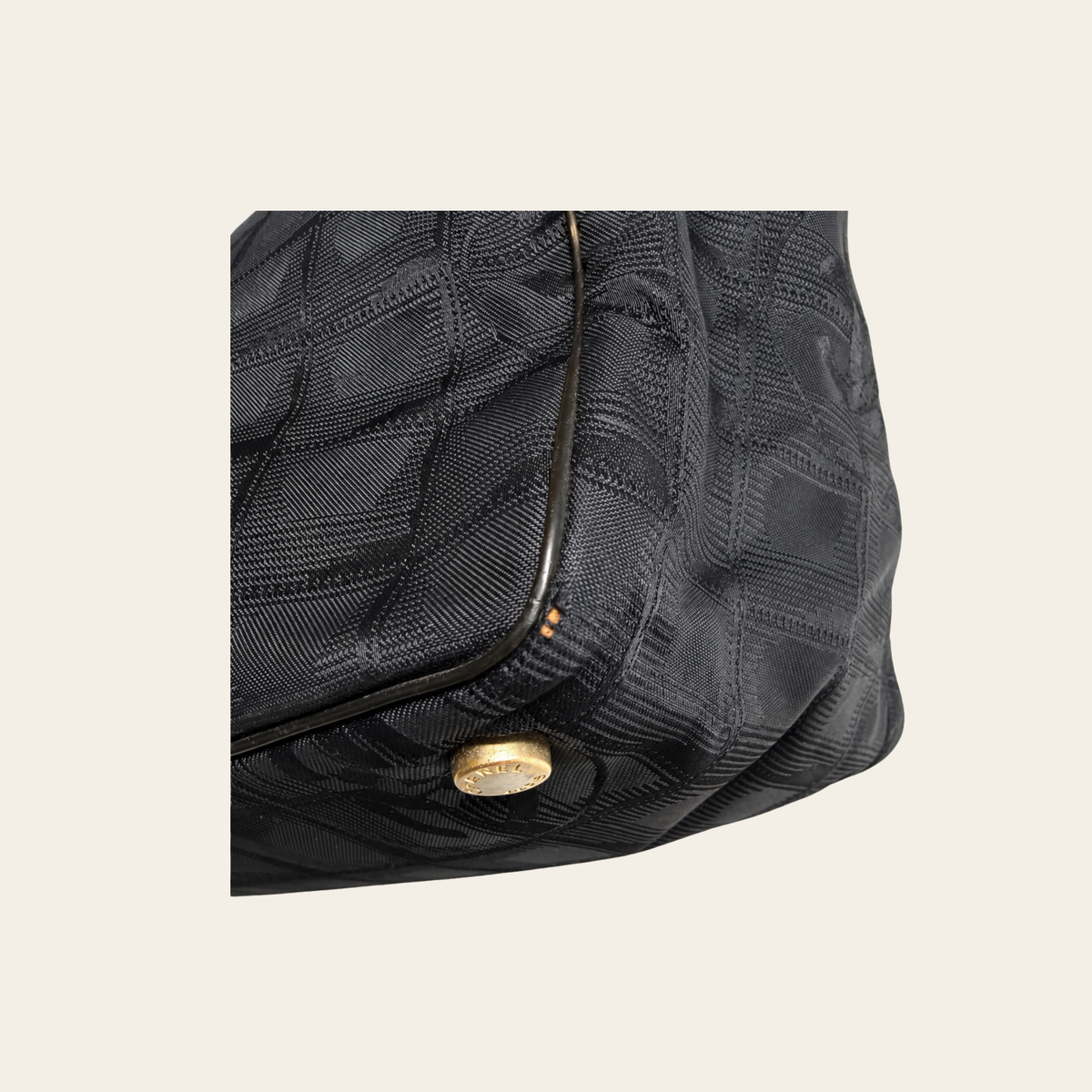 CHANEL – Sac cabas New Travel Line en nylon jacquard CC noir