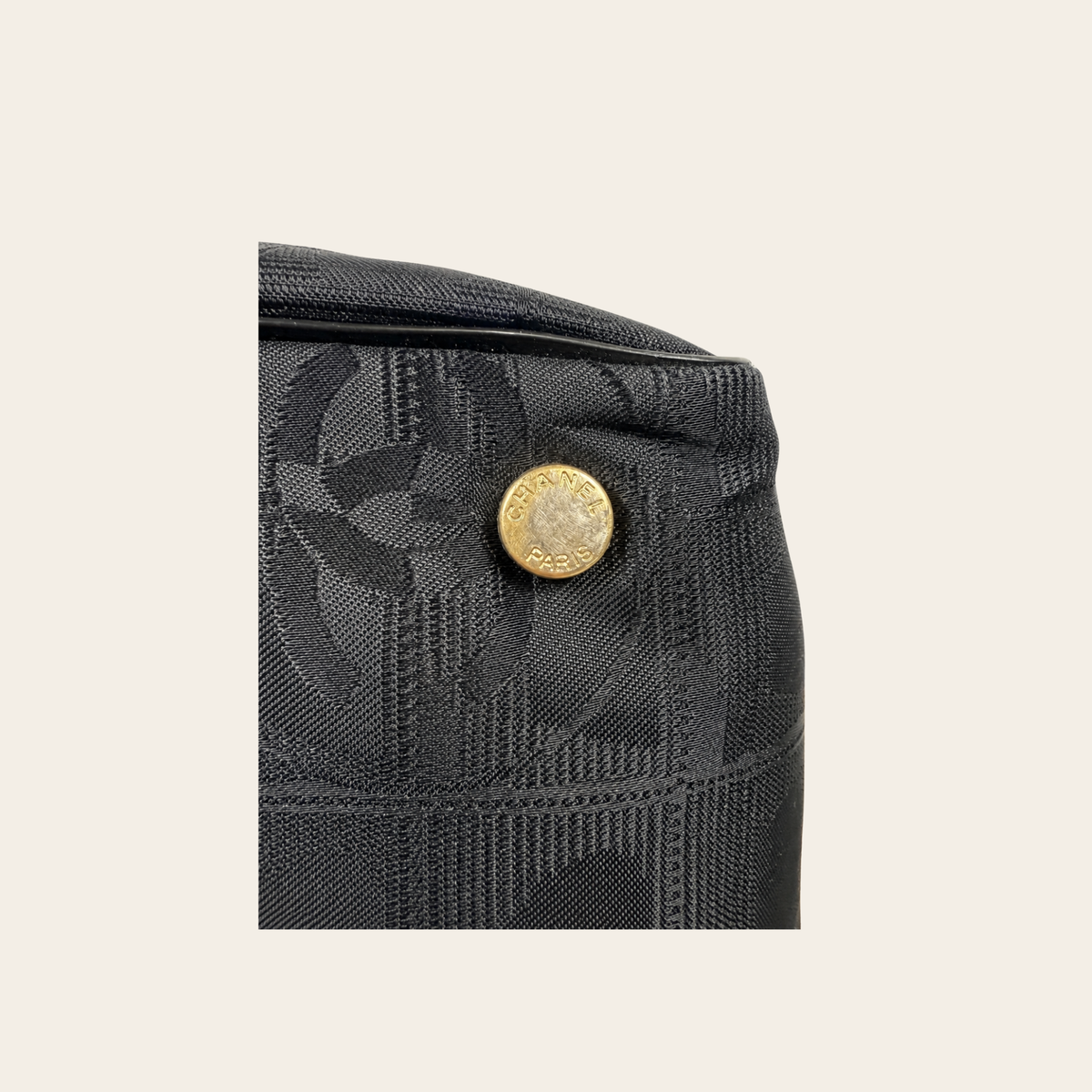 CHANEL – Sac cabas New Travel Line en nylon jacquard CC noir