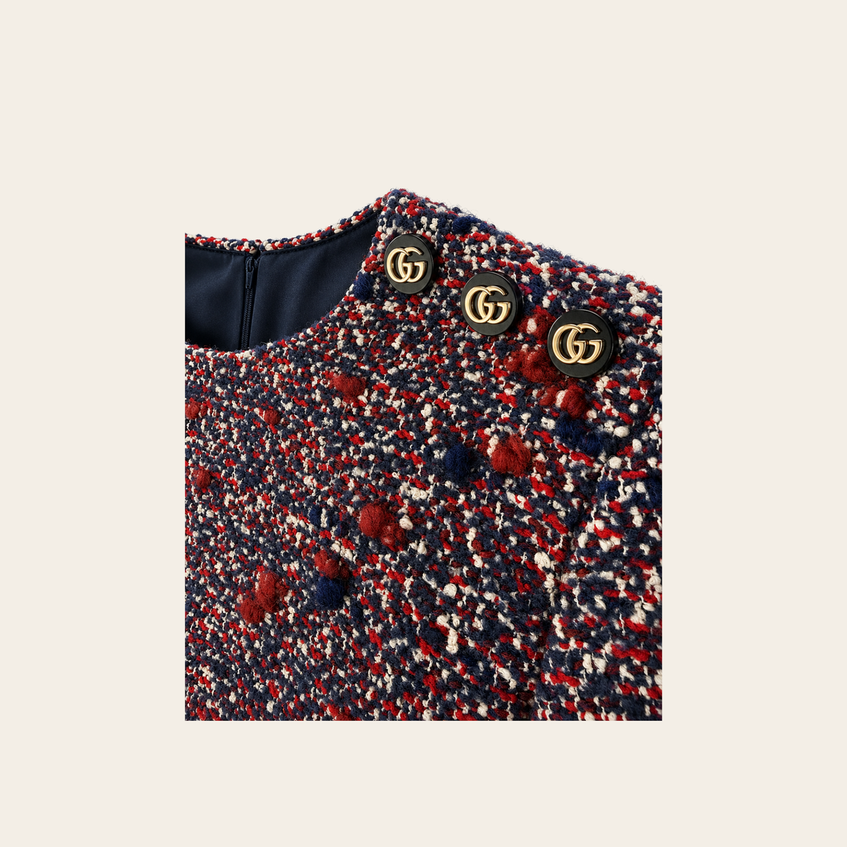 GUCCI — Robe courte en bouclé de laine rouge, bleu marine et écru, Taille 40 IT