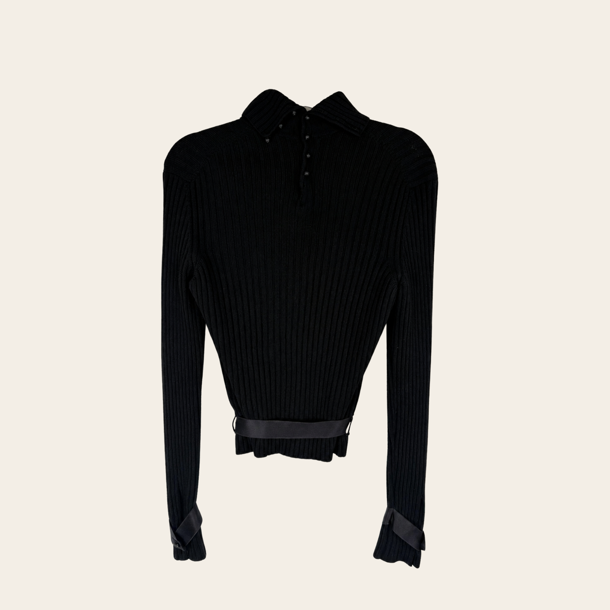 CHANEL 02A – Pull Col Roulé Côtelé en Laine avec Rubans Satinés & Boutons Bijoux, Taille 40