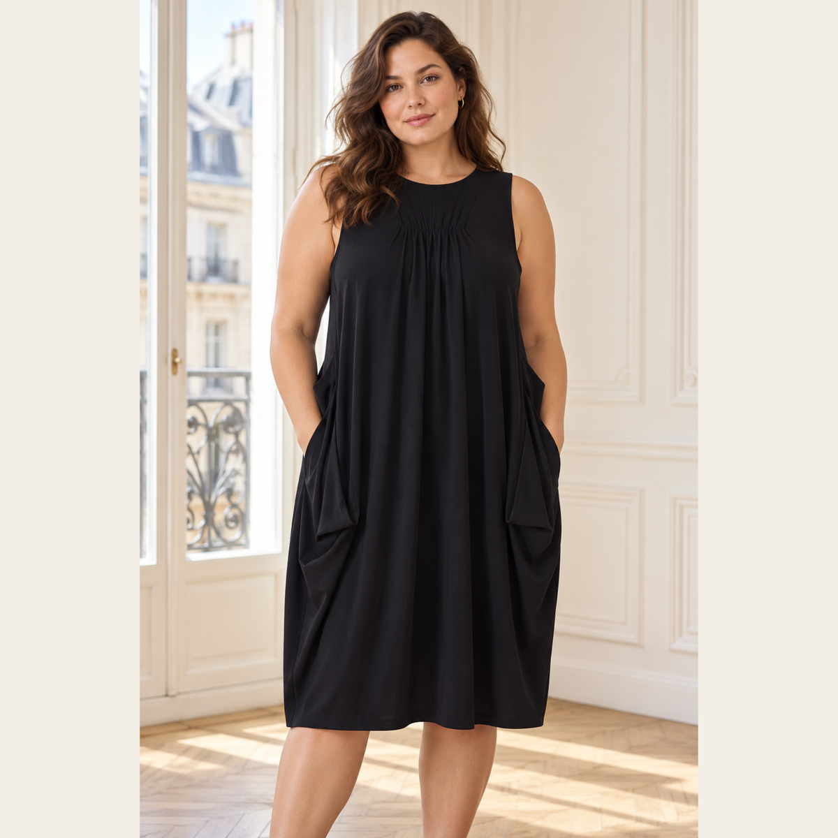 Marie Saint Pierre – Robe midi drapée à taille froncée et poches sculpturales – Noir – Taille 5 (L)