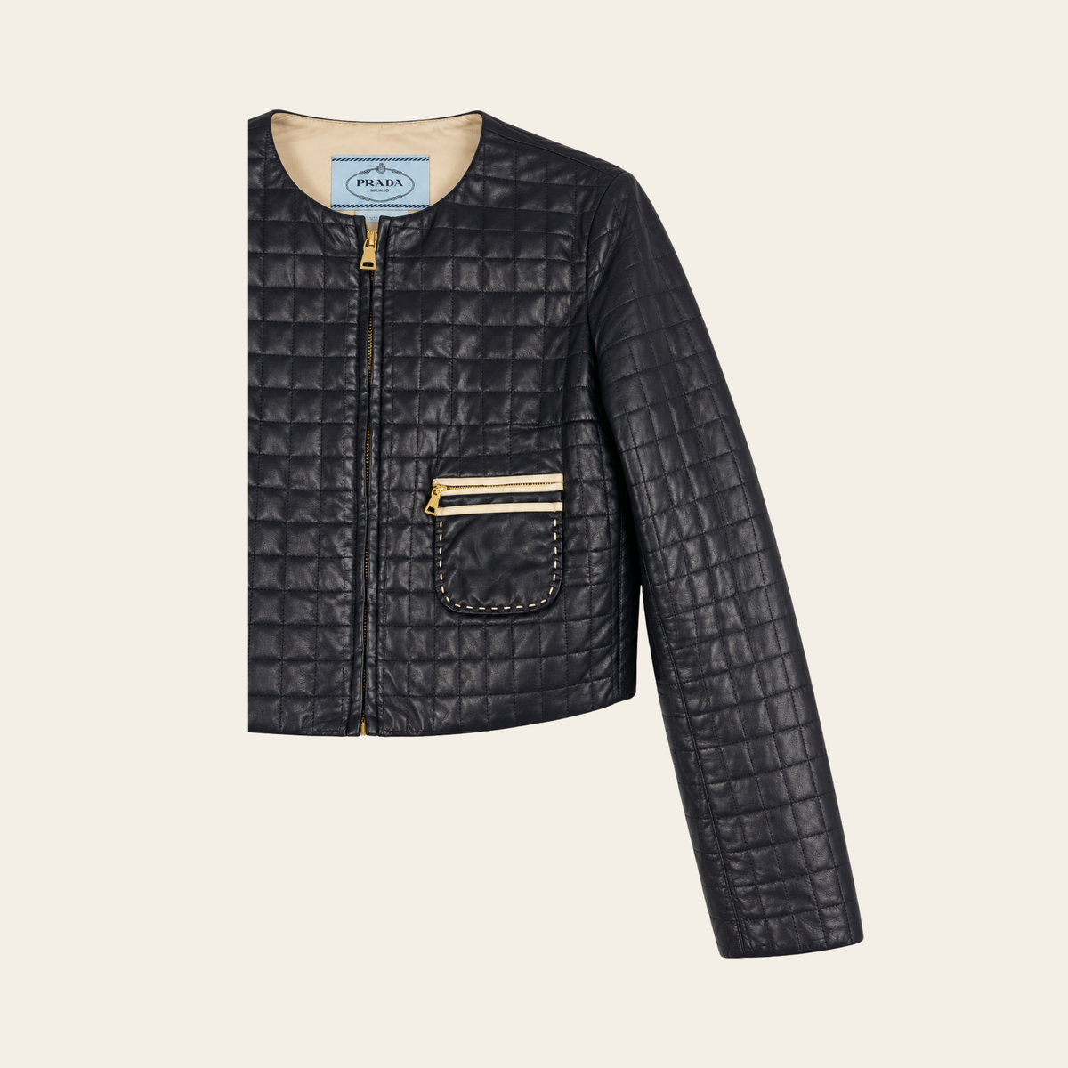 PRADA MILANO — Veste courte matelassée en cuir d’agneau noir, taille 40 IT