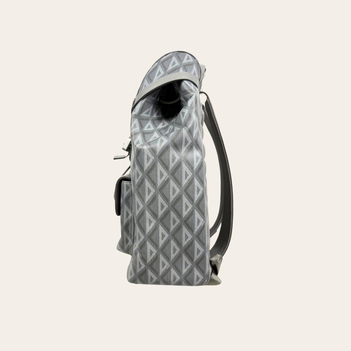 CHRISTIAN DIOR – Sac à dos Hit the Road Large en toile CD Diamond – Gris – Grand modèle