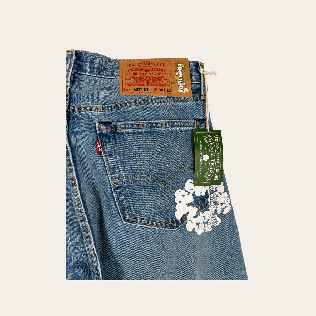 DENIM TEARS x LEVI’S – Jean 501 « The Cotton Wreath » – Light Wash – Taille W32 L32