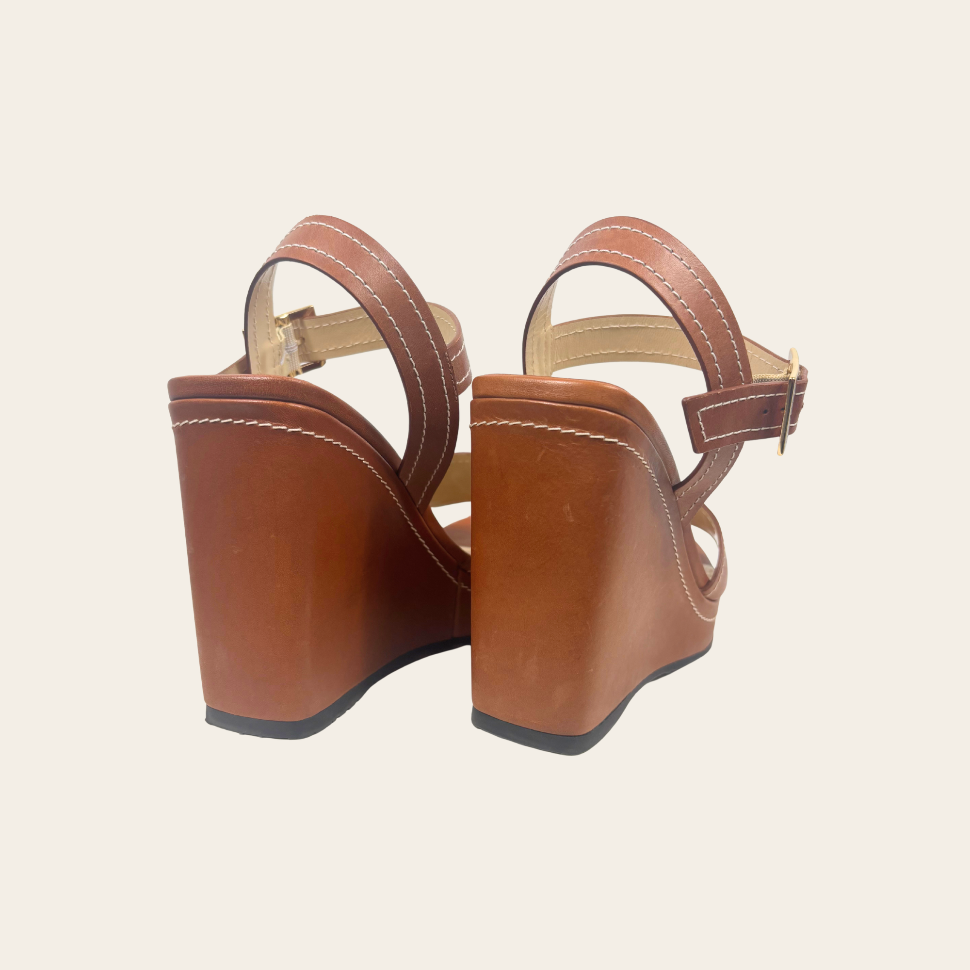 Jimmy Choo – Sandales Compensées en Cuir Cognac « JC Monogram », Taille 38