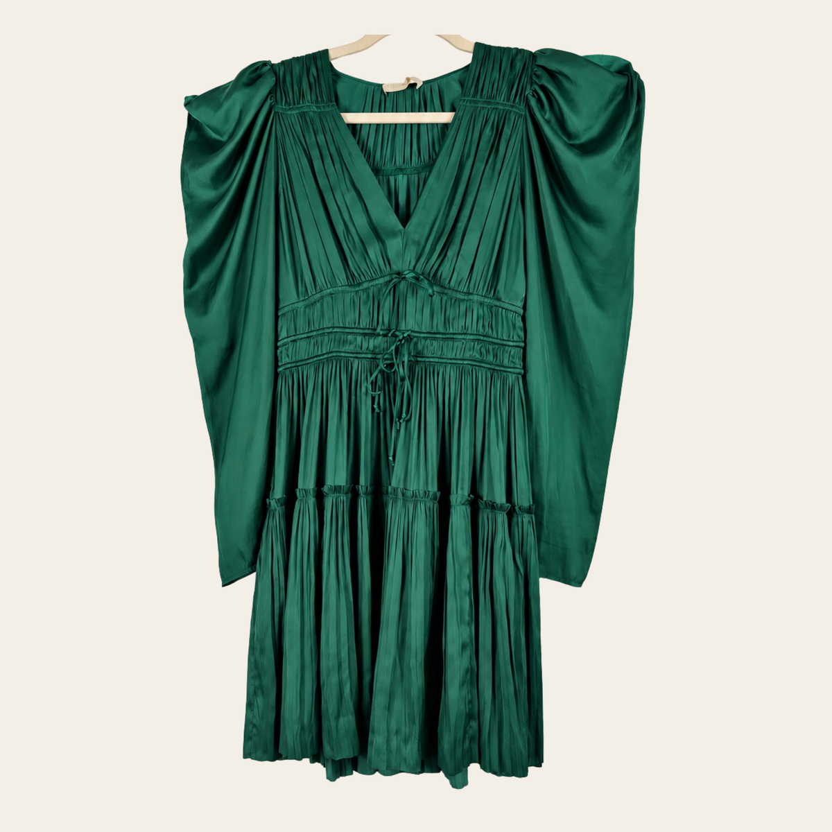 ULLA JOHNSON — Robe Lu en satin plissé vert Jadeite à manches longues bouffantes, taille US 2