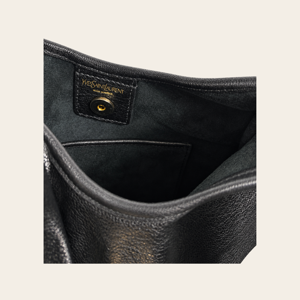 YVES SAINT LAURENT RIVE GAUCHE — Sac hobo St. Tropez en cuir noir à volants superposés