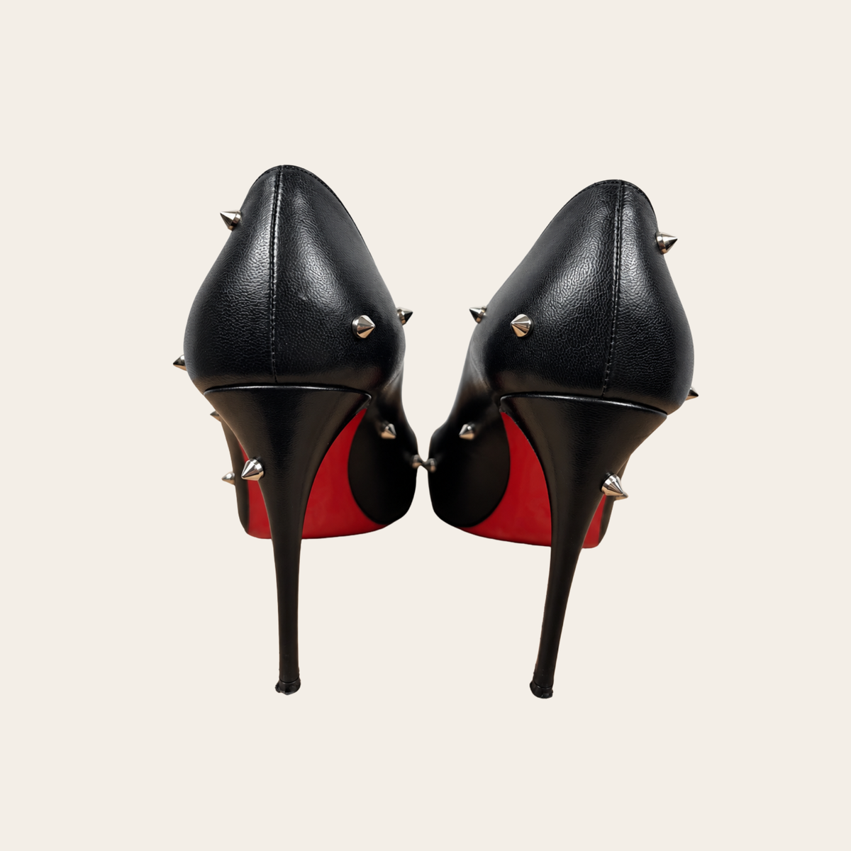 Christian Louboutin — Escarpins Degraspike en cuir noir à clous argentés, pointure 39