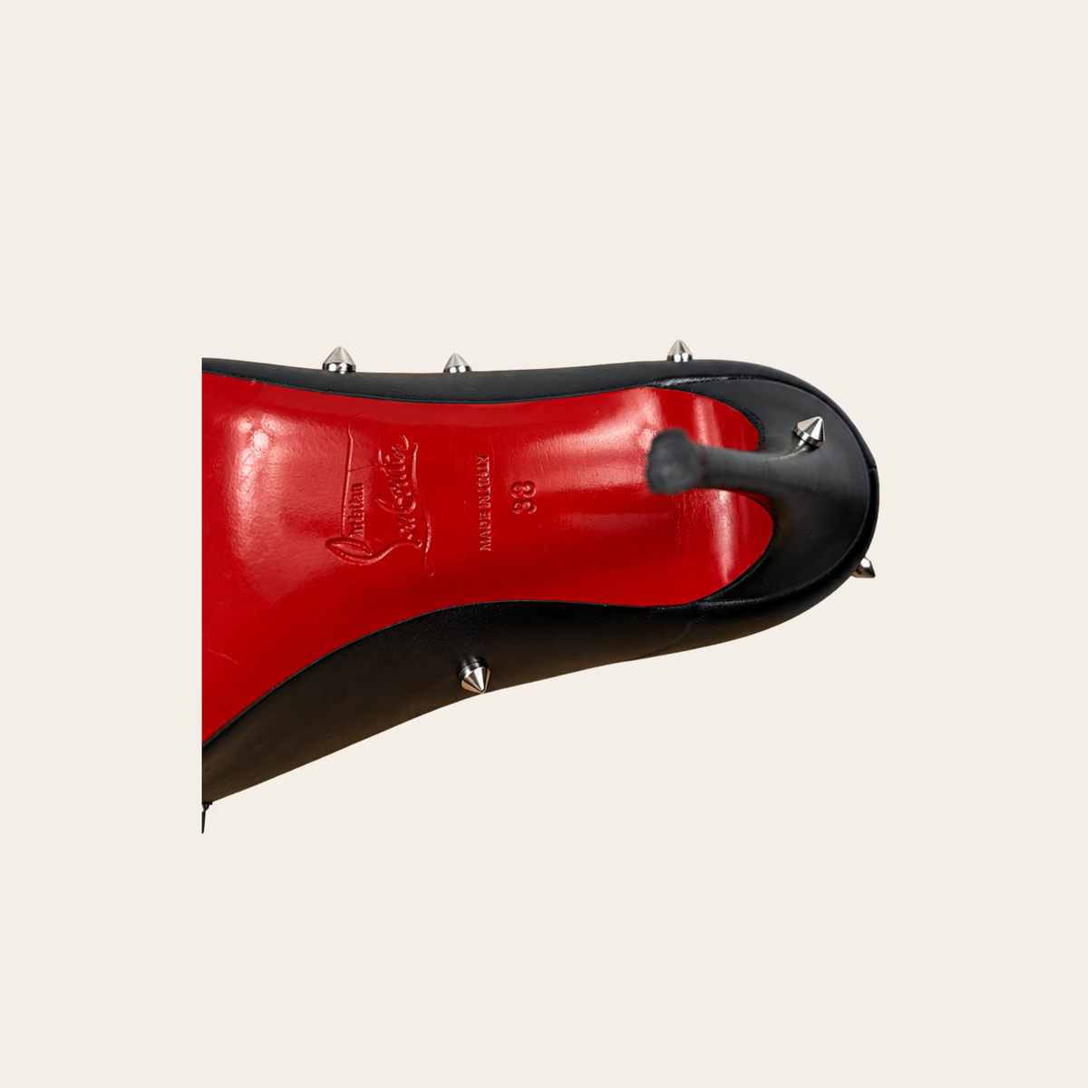 Christian Louboutin — Escarpins Degraspike en cuir noir à clous argentés, pointure 39