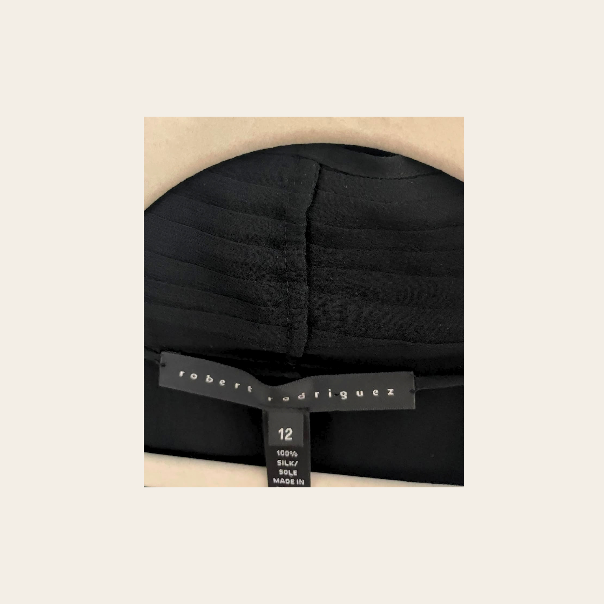 Roberto Rodriguez – Blouse Cache-Cœur en Soie Noire, L