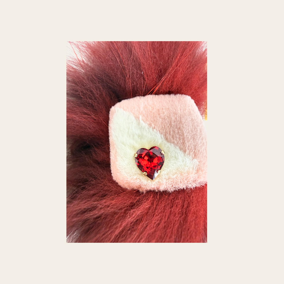 FENDI – Charm de sac Bag Bugs / Monster en fourrure de vison & chèvre à yeux cristaux – Bordeaux, rose & doré