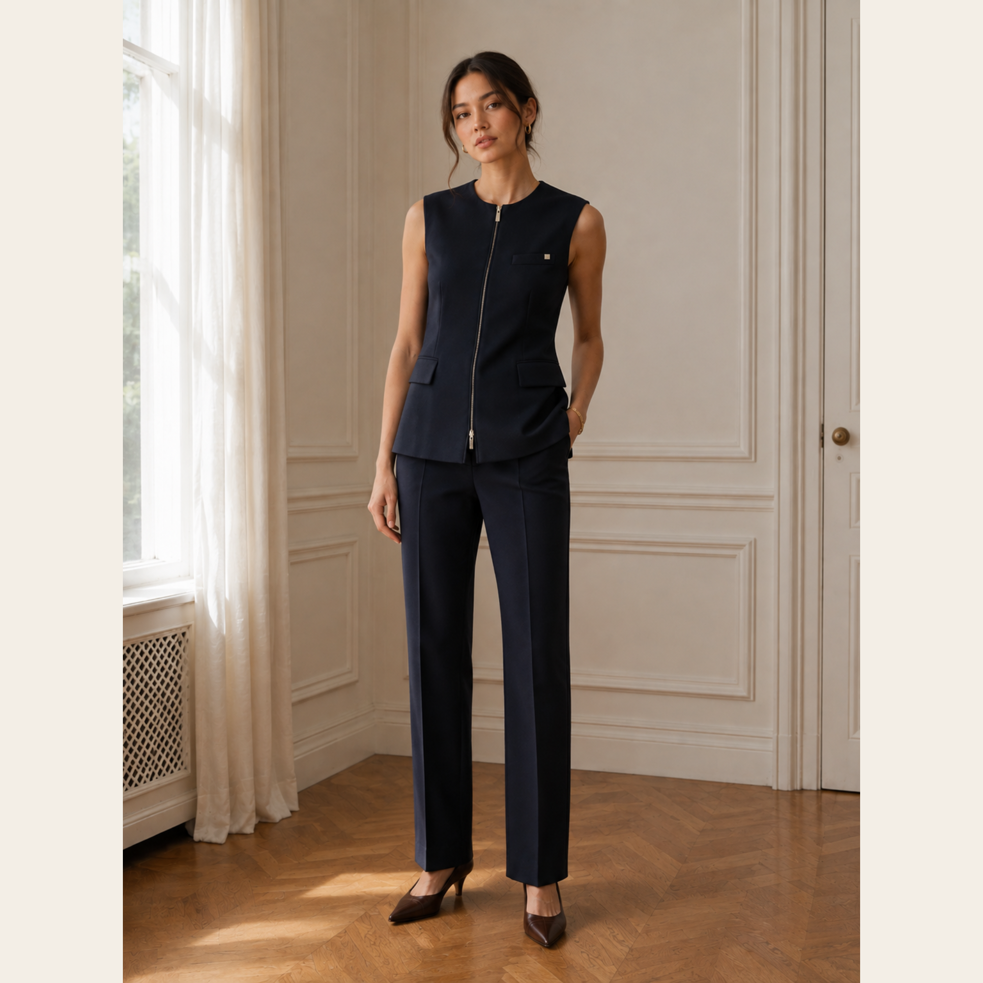 FERRAGAMO – Pantalon Tailleur Taille Haute en Laine Vierge Noir, Taille 38