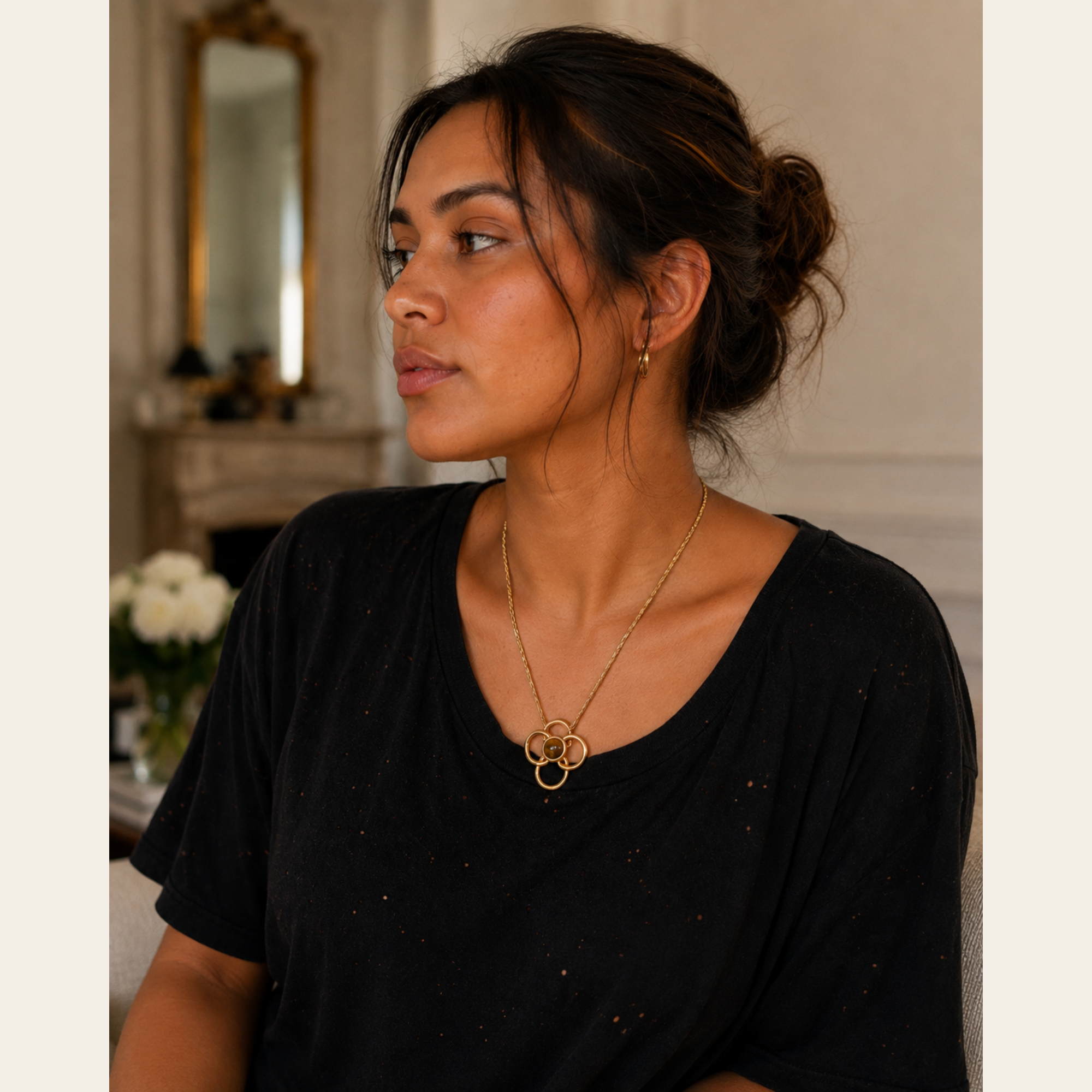Chloé – Collier Fleur en métal doré