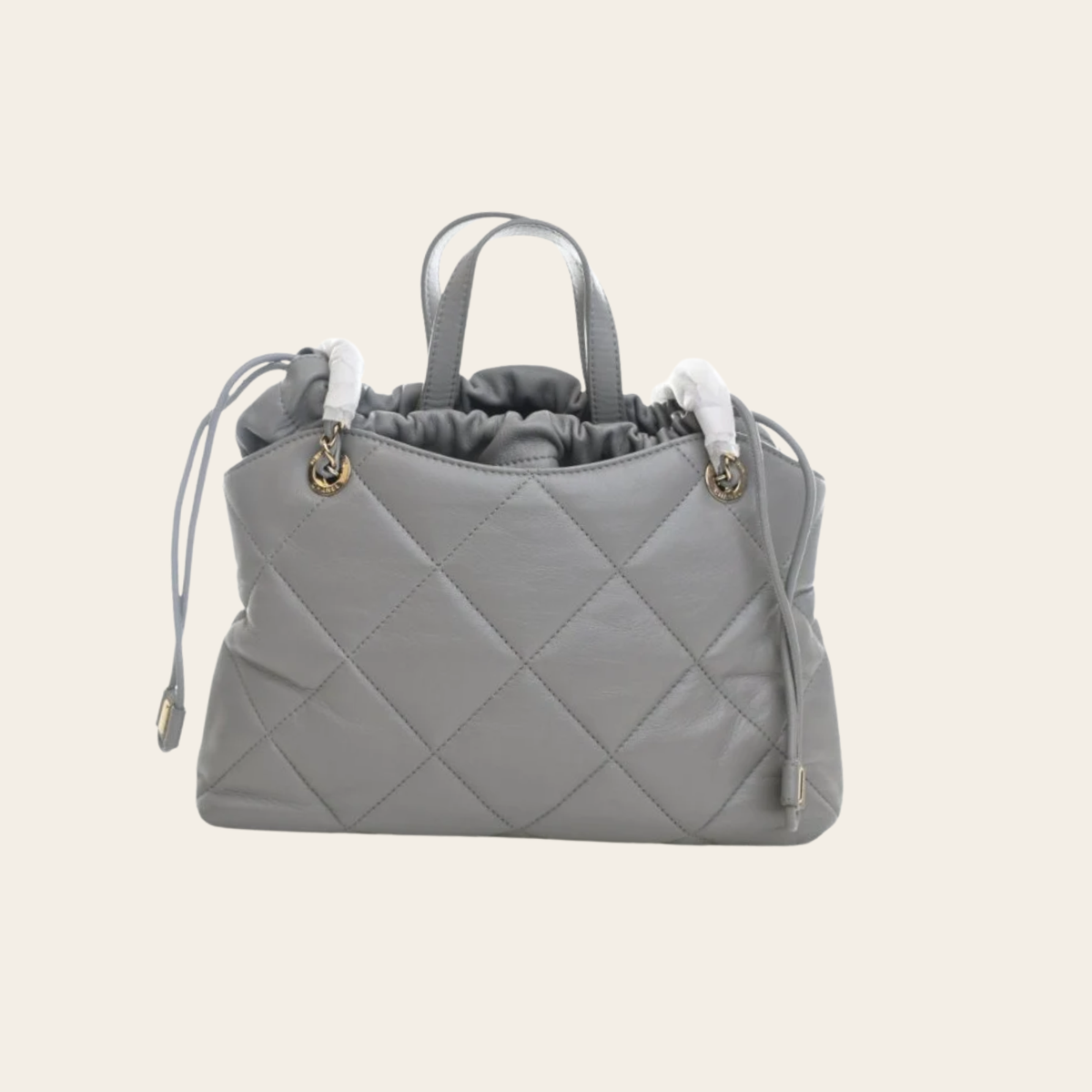 Chanel Sac Seau Drawstring Medium en Agneau Matelassé Gris