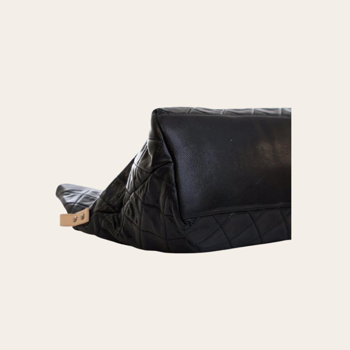 CHANEL – Sac Messenger Reissue en Cuir Caviar Noir, Grand Modèle