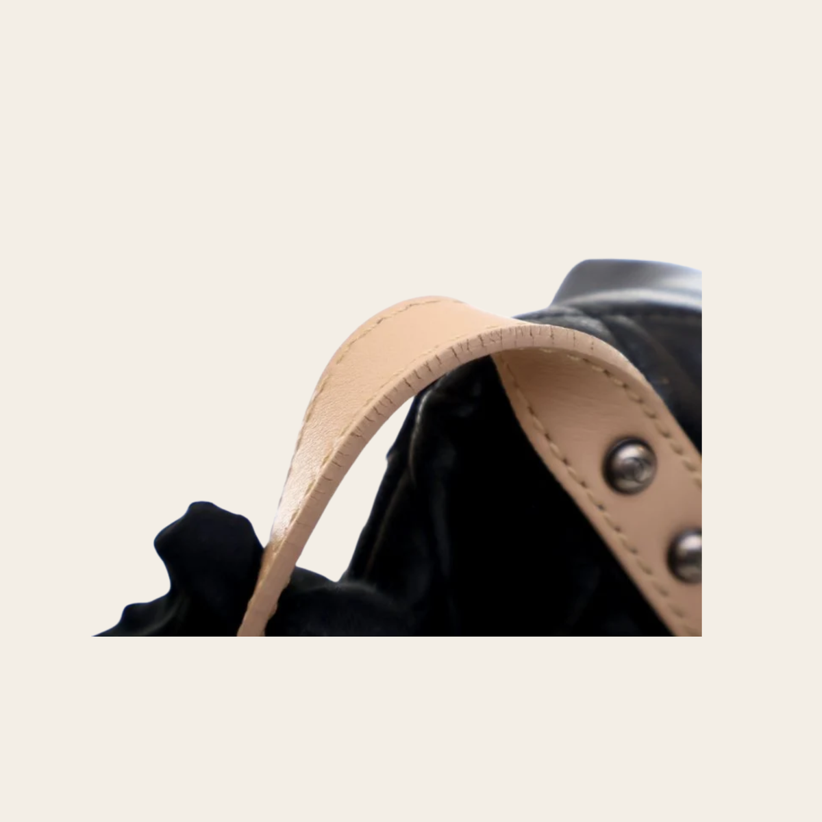 CHANEL – Sac Messenger Reissue en Cuir Caviar Noir, Grand Modèle