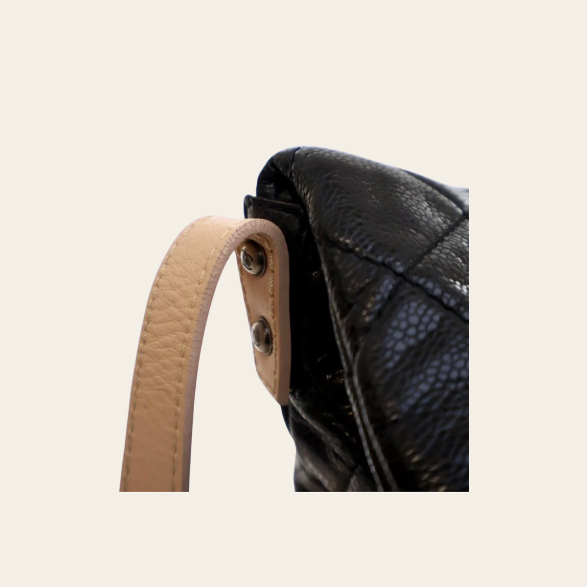 CHANEL – Sac Messenger Reissue en Cuir Caviar Noir, Grand Modèle