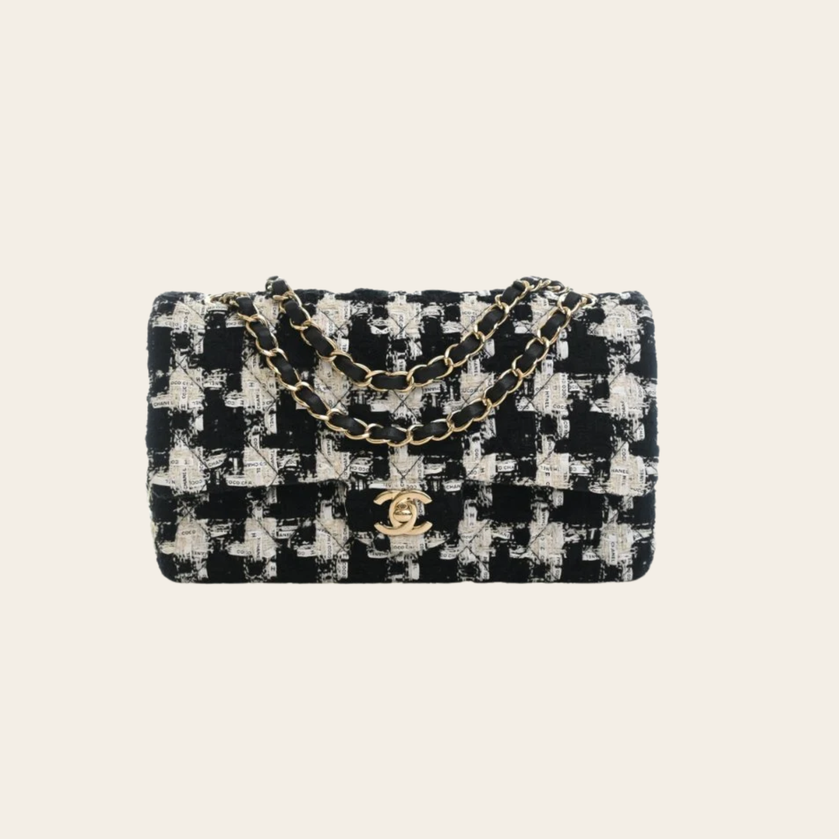 CHANEL – Sac Classic 11.12 Medium Double Flap en Tweed « COCO CHANEL » Noir et Écru, 10 po