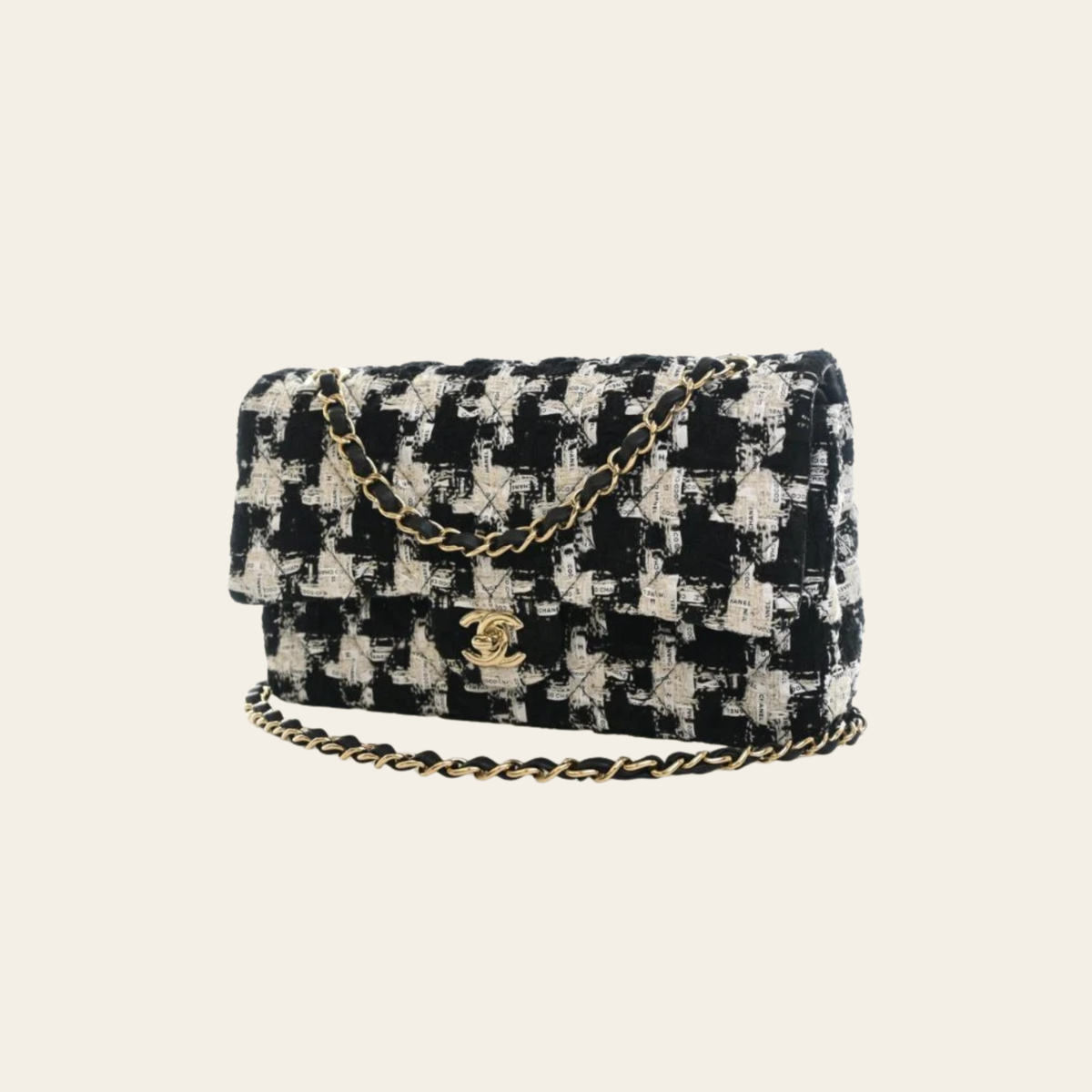 CHANEL – Sac Classic 11.12 Medium Double Flap en Tweed « COCO CHANEL » Noir et Écru, 10 po